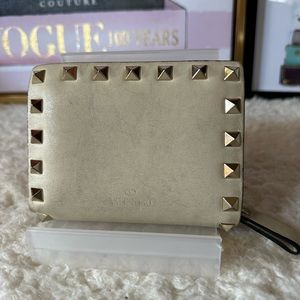 Valentino Garavani Rockstuds Mini Zip Around Wallet White
